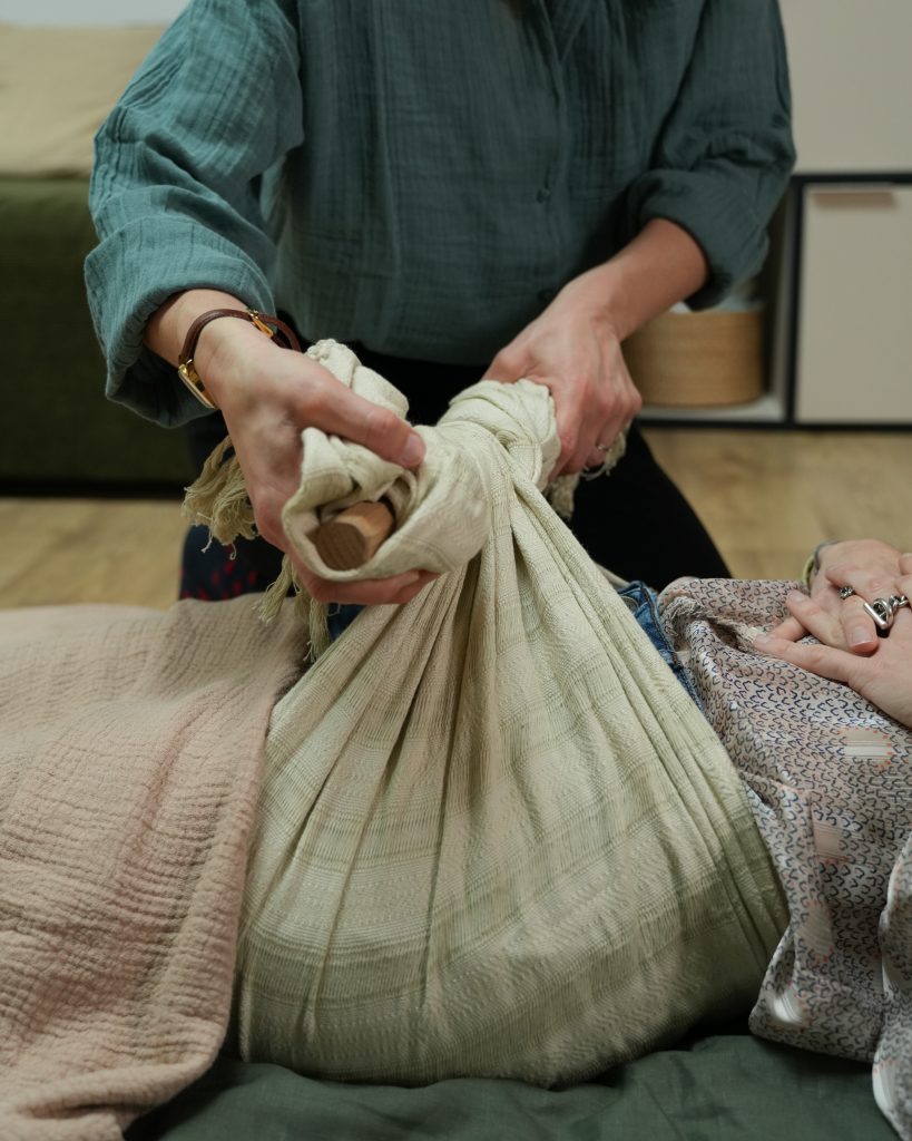 Soin Rebozo - Bercements du corps et serrage du bassin